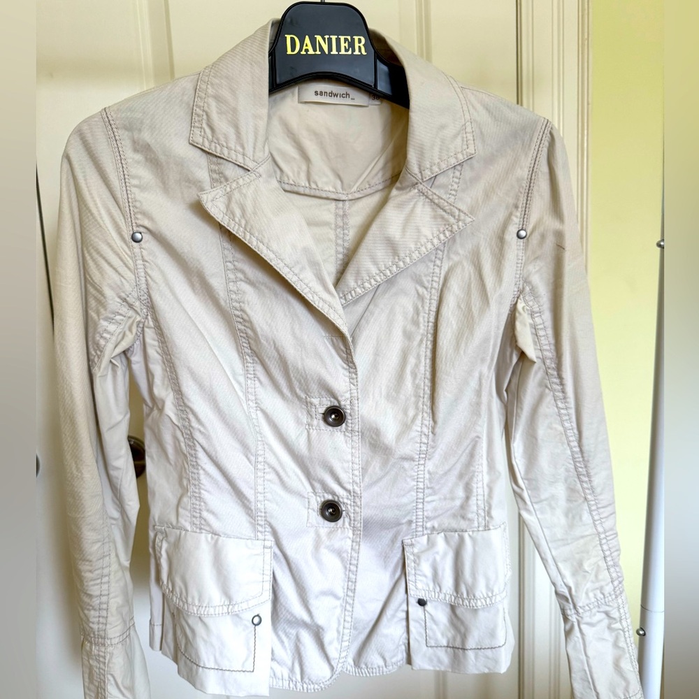 Stylish jacket, 100% cotton, light and comfy, 99% new, only wear it once!